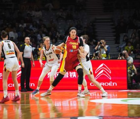 轰20+11！中国女篮18岁2米26新星蜕变：正负值+9，宫鲁鸣没看错她