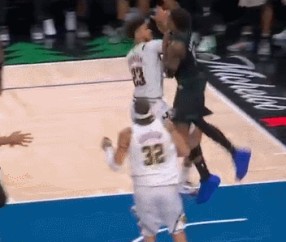 开云-画面不忍直视！爱德华兹膝盖疑似严重受伤退赛，森林狼G4雪上加霜